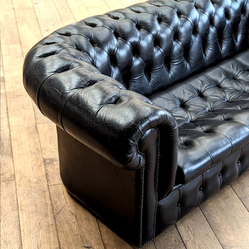 Chesterfield antique black side