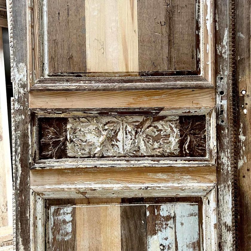 Delicate Louis XVI oak panelling door back zoom