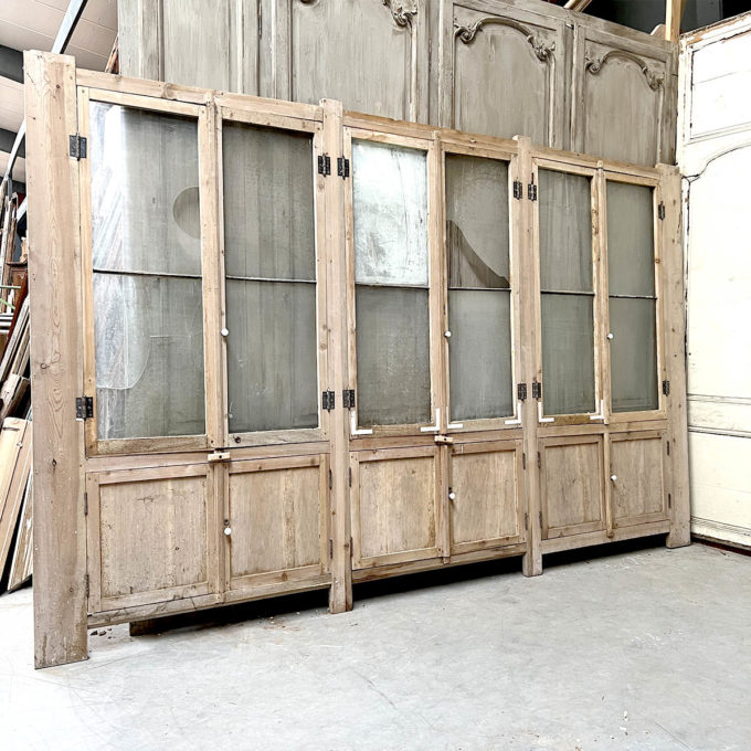 Glass cabinet front 370x230 cm