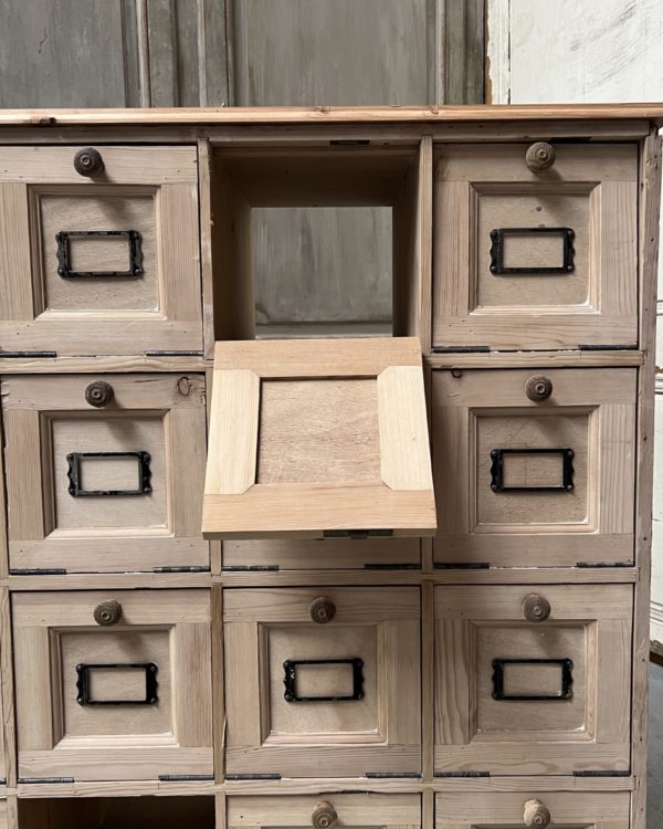 Meuble de métier à clapets