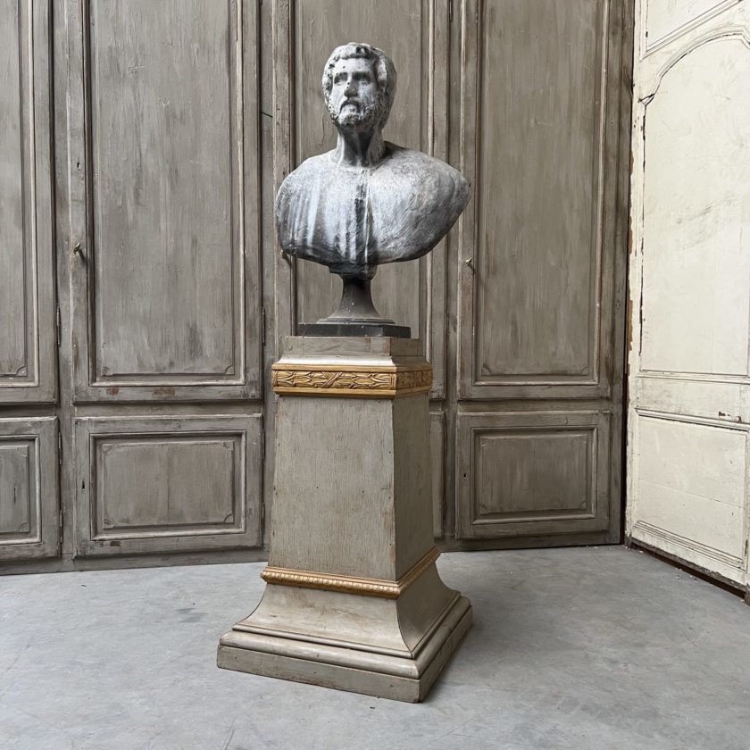 Stele with Roman bust in fiberglass