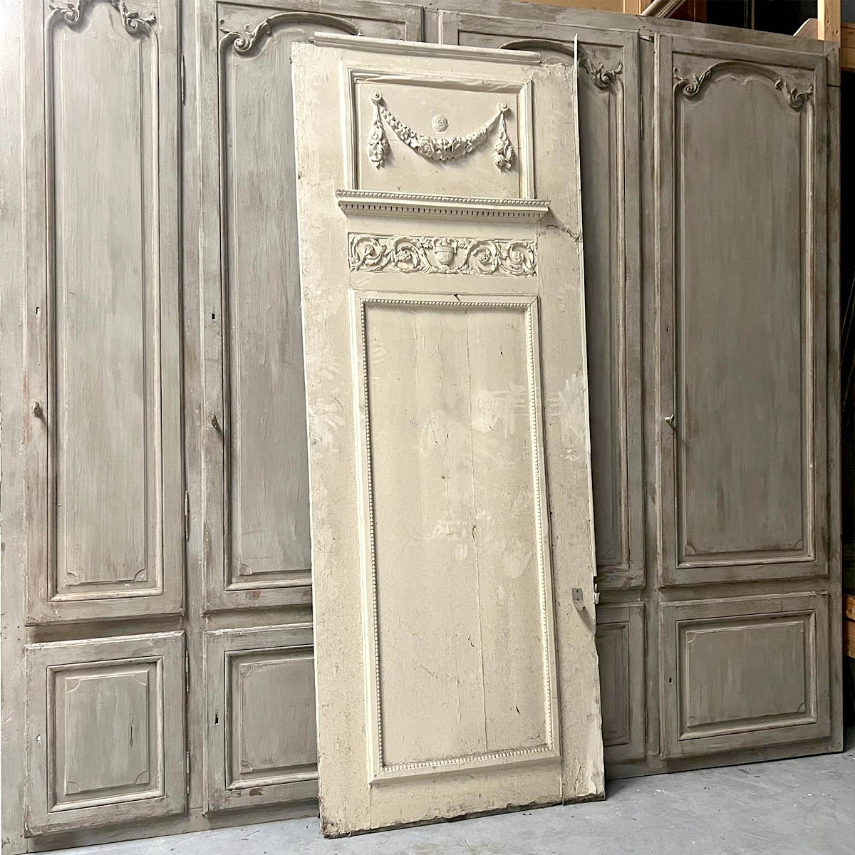 Louis XVI side paneling