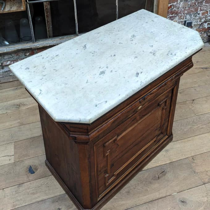 Reception counter with white marble top top