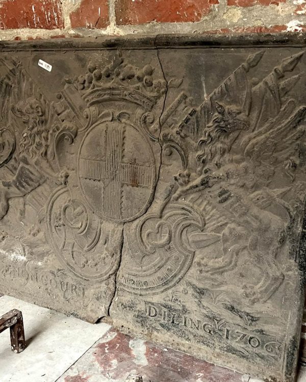 plaque de cheminée en fonte