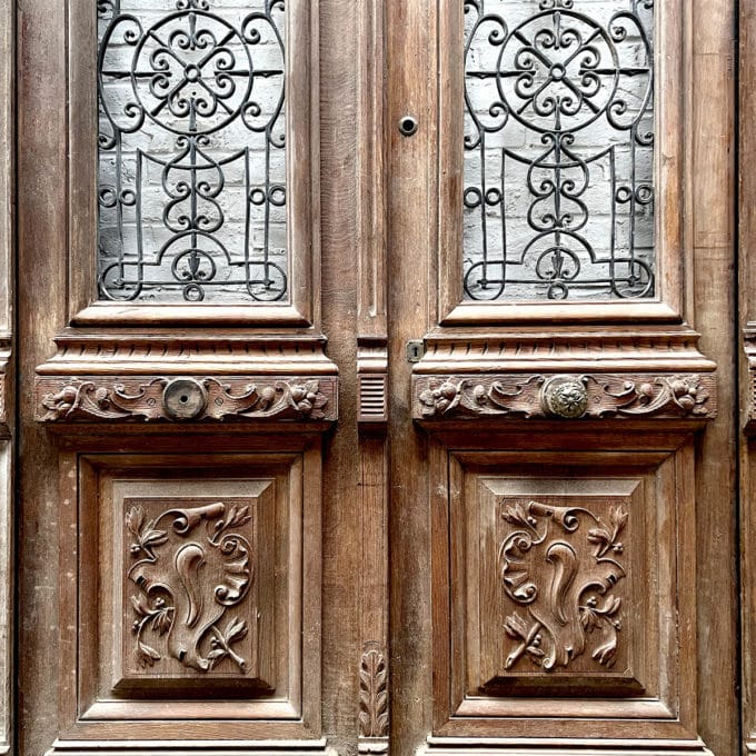 Quadryptic entrance door with transom
