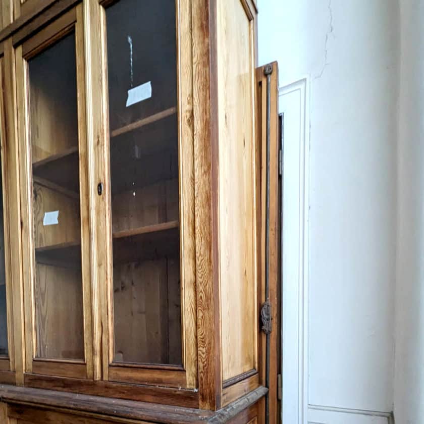Fir wood bookcase 294x408cm top