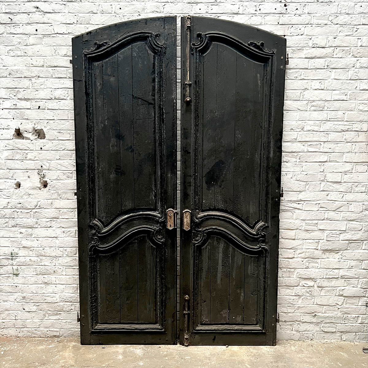IMG_0146 | Matériaux Authentiques Double porte louis xv en chêne, une face bois brûlé 247x152 cm