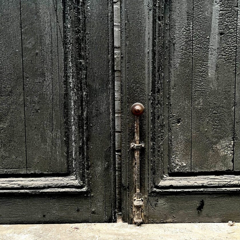 IMG_0151 | Matériaux Authentiques Double porte louis xv en chêne, une face bois brûlé 247x152 cm