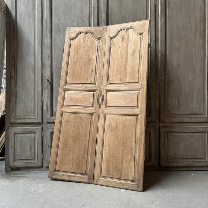 Double porte de placard décapée style Louis XV