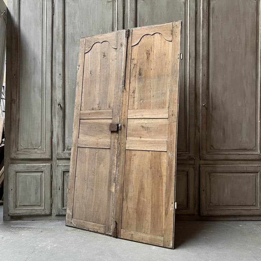 Double porte de placard décapée style Louis XV