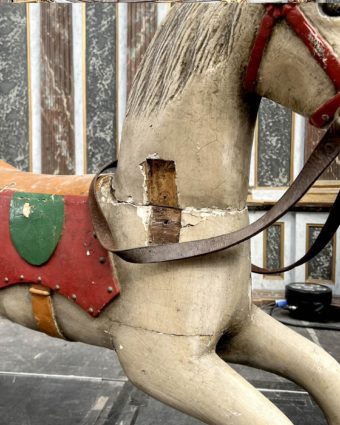Cheval en bois de manège