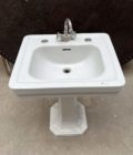 Lavabo ancien sur pied
