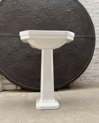 Antique pedestal washbasin