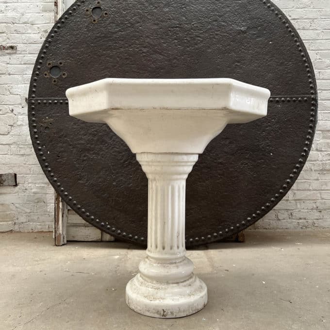 Antique pedestal washbasin