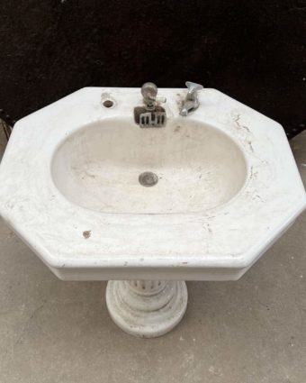 Antique pedestal washbasin