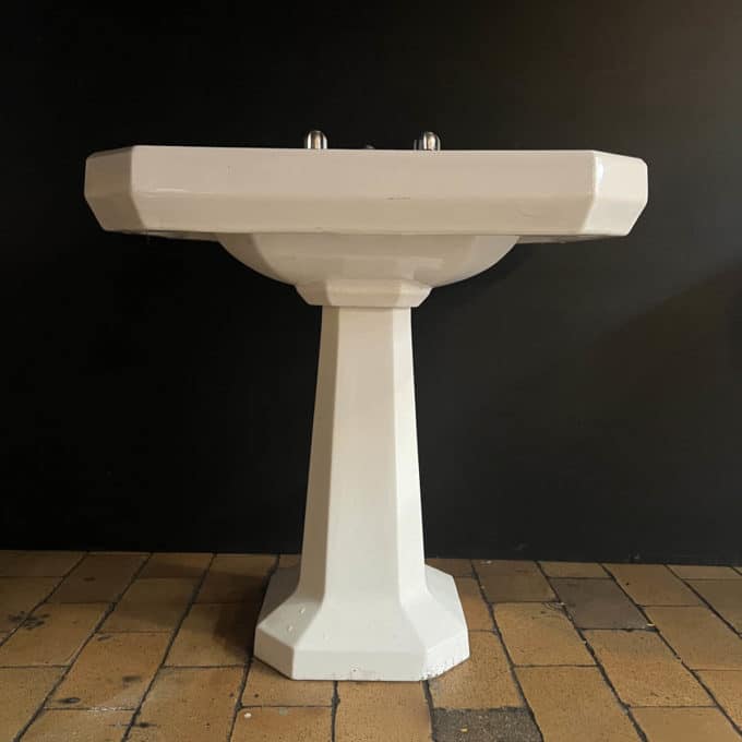 Antique pedestal washbasin