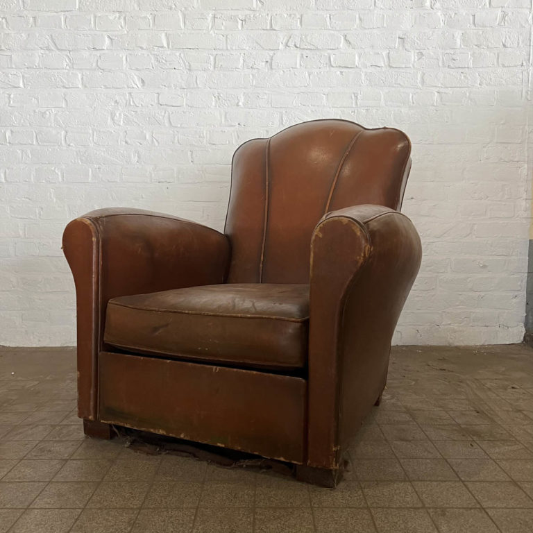 mustache leather club chair matériaux authentiques