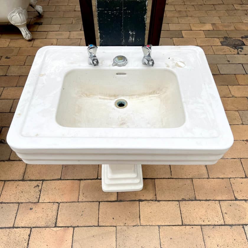 Antique pedestal washbasin