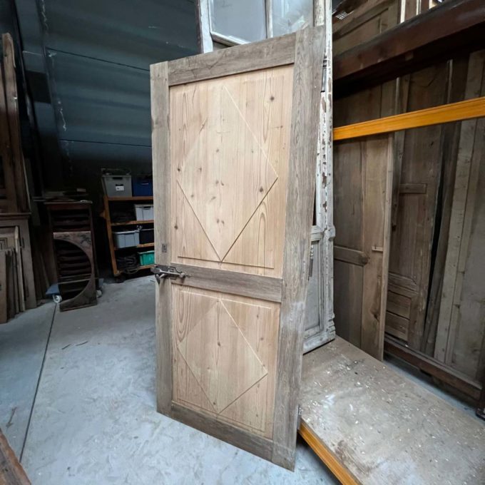 Directoire-style stripped cupboard door 91x211cm