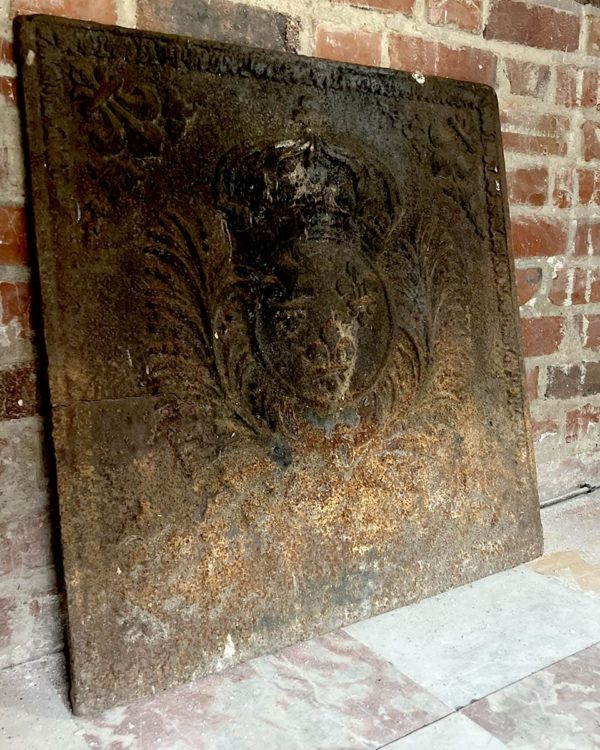 Contrecœur cast-iron fireplace