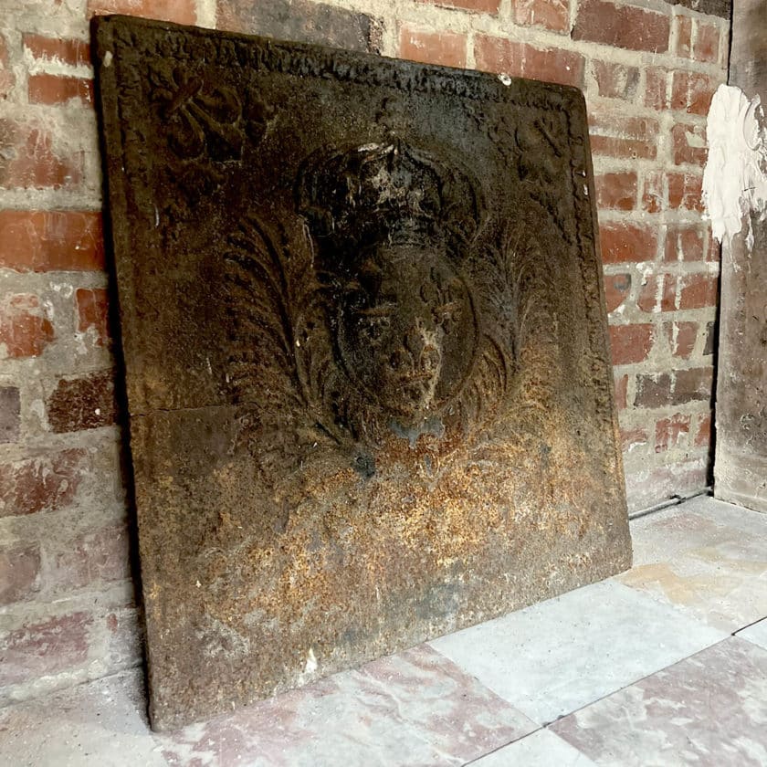 Contrecœur cast-iron fireplace