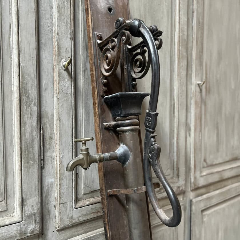 IMG_7439 | Matériaux Authentiques Pompe à eau murale