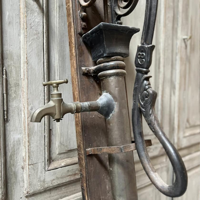 IMG_7442 | Matériaux Authentiques Pompe à eau murale