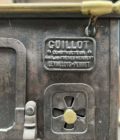 Petit piano de cuisine en fonte signé Guillot zoom