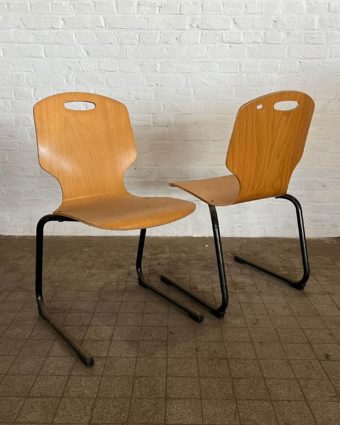 Chaise de cantine