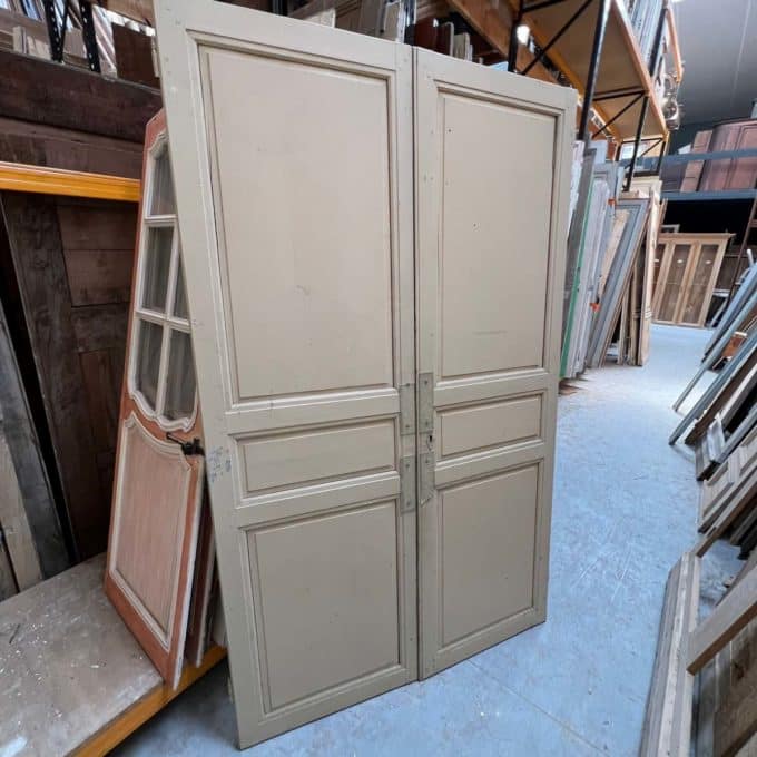 Double cupboard door 136x222cm front