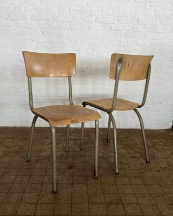 Chaise d'école vintage