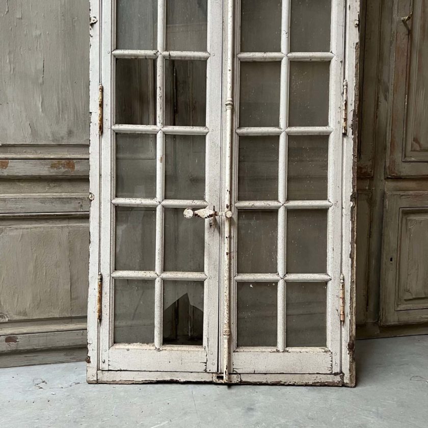 Double window with down frame