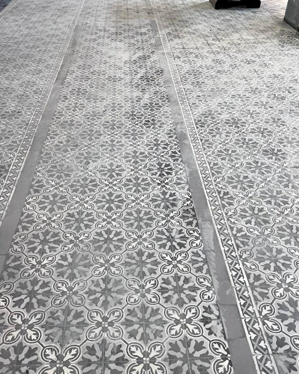 600 m² cement tile lot