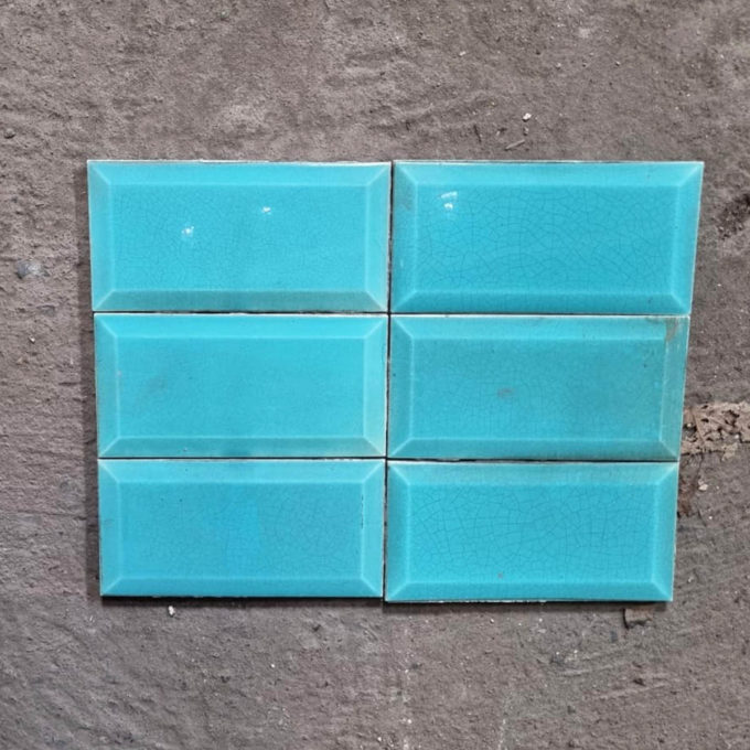 2.7m² turquoise metro tile