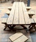 Table de ferme en sapin avec 7 tabouret