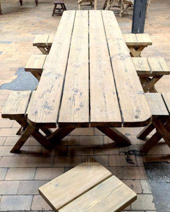 Table de ferme en sapin avec 7 tabouret