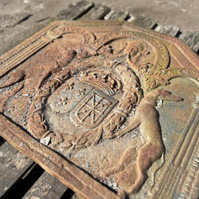 Plaque cheminée aux armes d’alliance de Louis-Henry de Bourbon-Condé