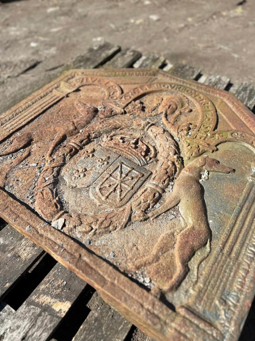 Plaque cheminée aux armes d’alliance de Louis-Henry de Bourbon-Condé