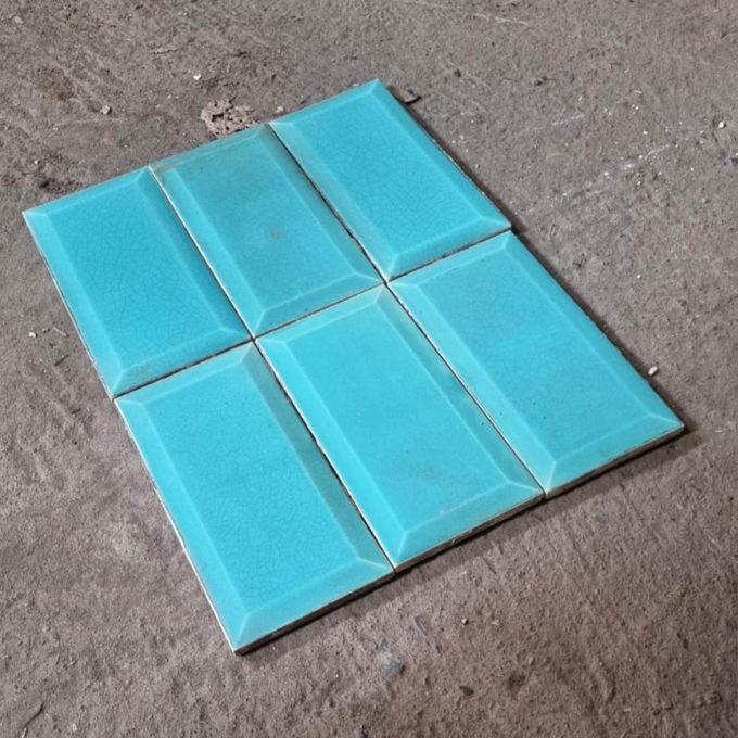 Turquoise subway tile 2.7m² top