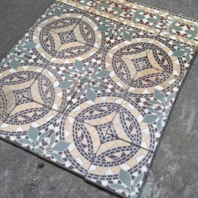 Carreaux de ciment à motif mozaïque et sa frise, 3,6m² side