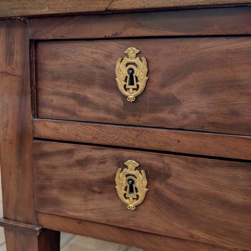 Petit bureau de style empire en acajou zoom