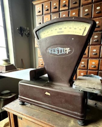 Balance Testut ancienne