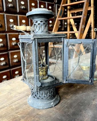Lanterne side