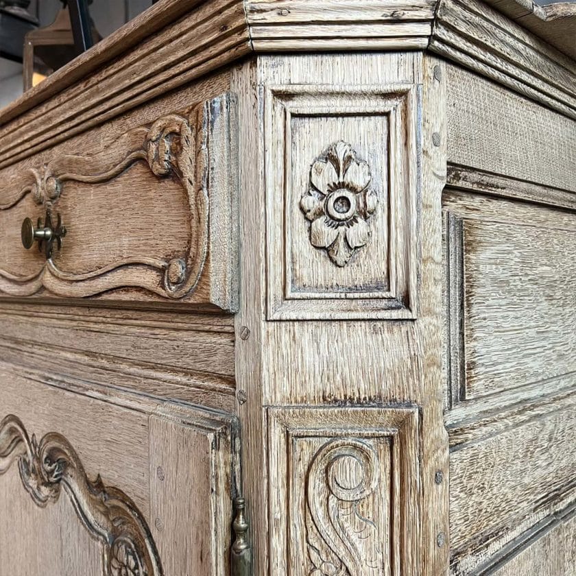 Liège-style oak buffet in the Louis XV zoom style