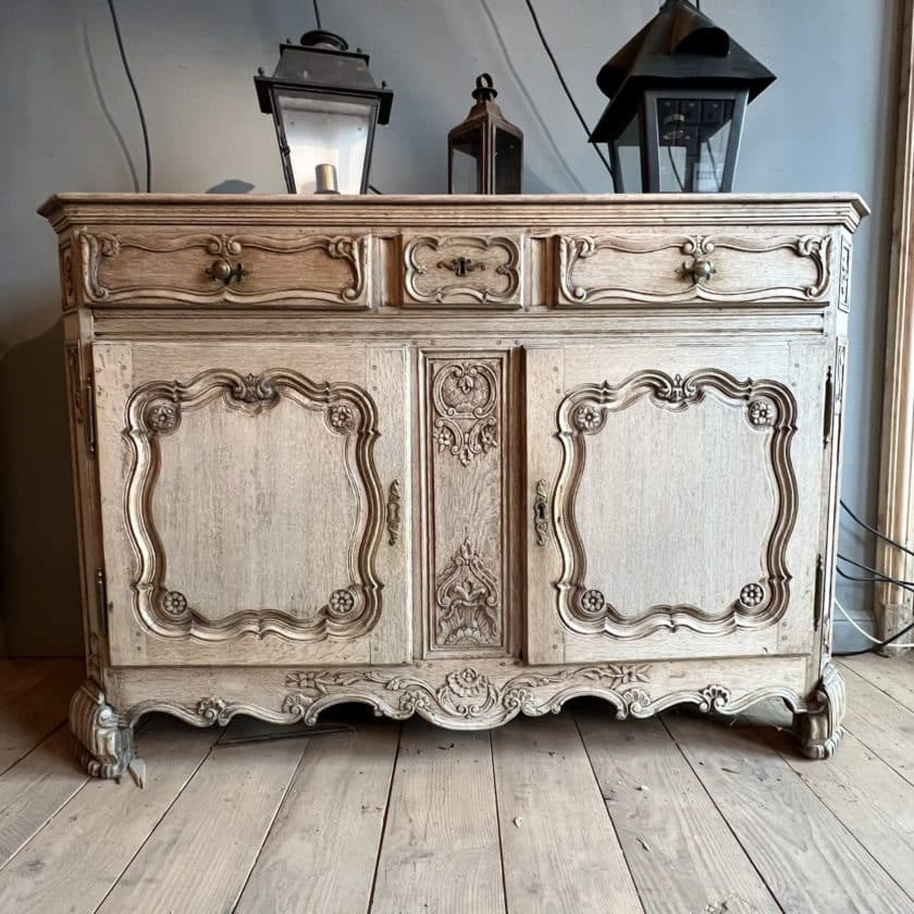 Liège-style oak buffet Louis XV front