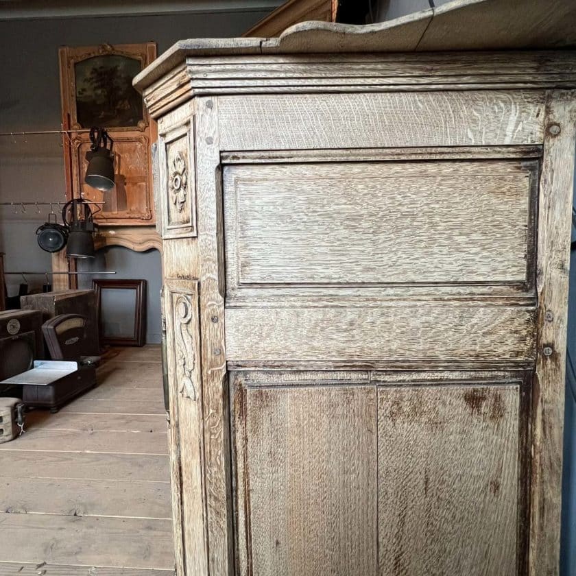 Liège sideboard in oak Louis XV style side top