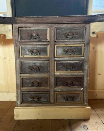Barber cabinet zoom