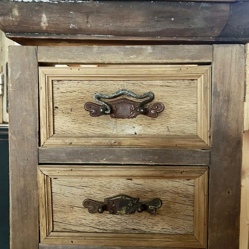 Barber cabinet details