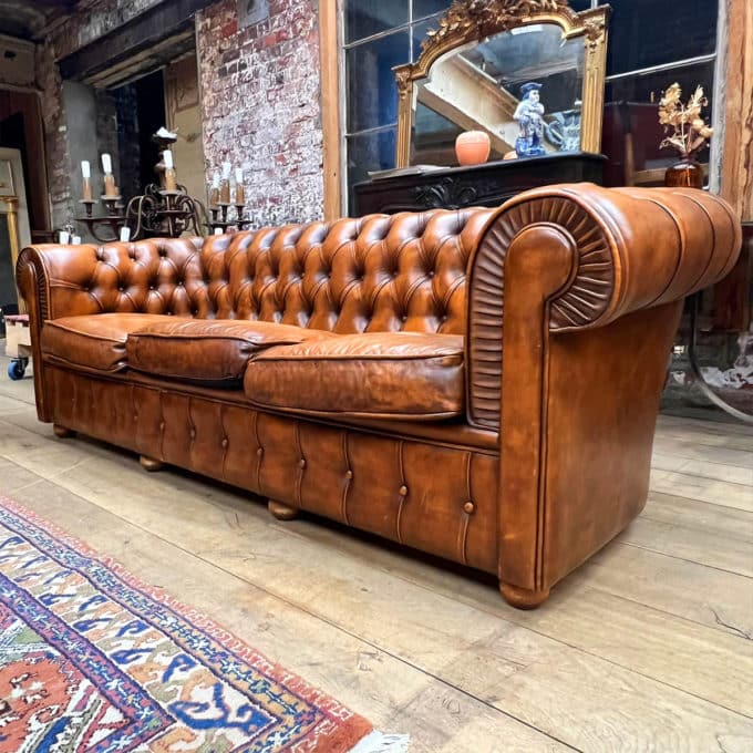 Chesterfield sofa 1