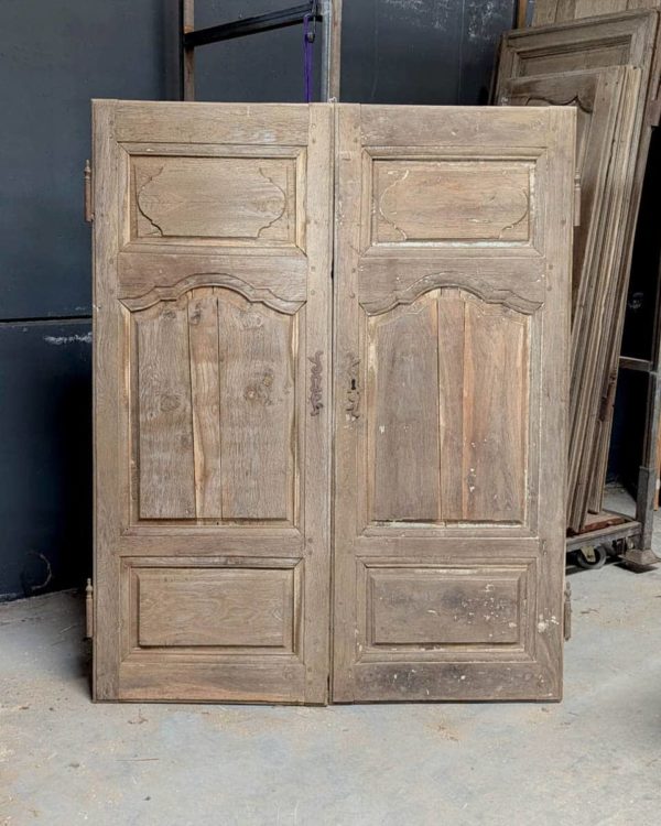 Eighteenth-century oak double cupboard door 122x152cm